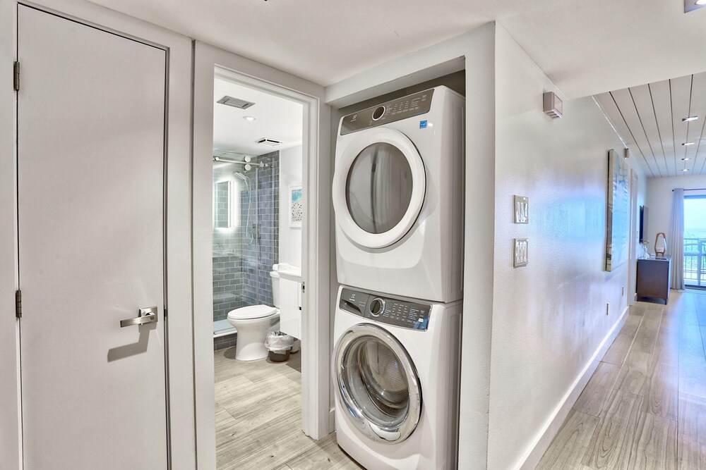 Land's End 11-203 Beach Front - Premier