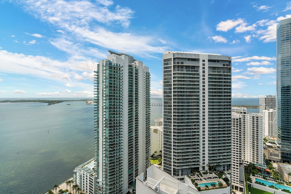 Brickell High-Floor Luxury Condo