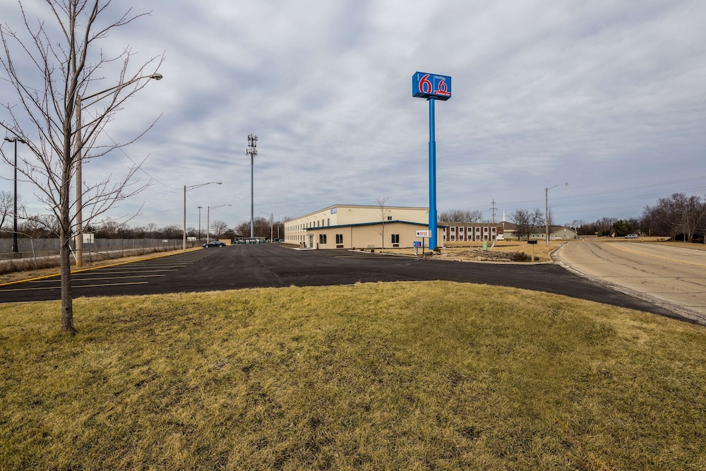 Motel 6 Peoria, IL