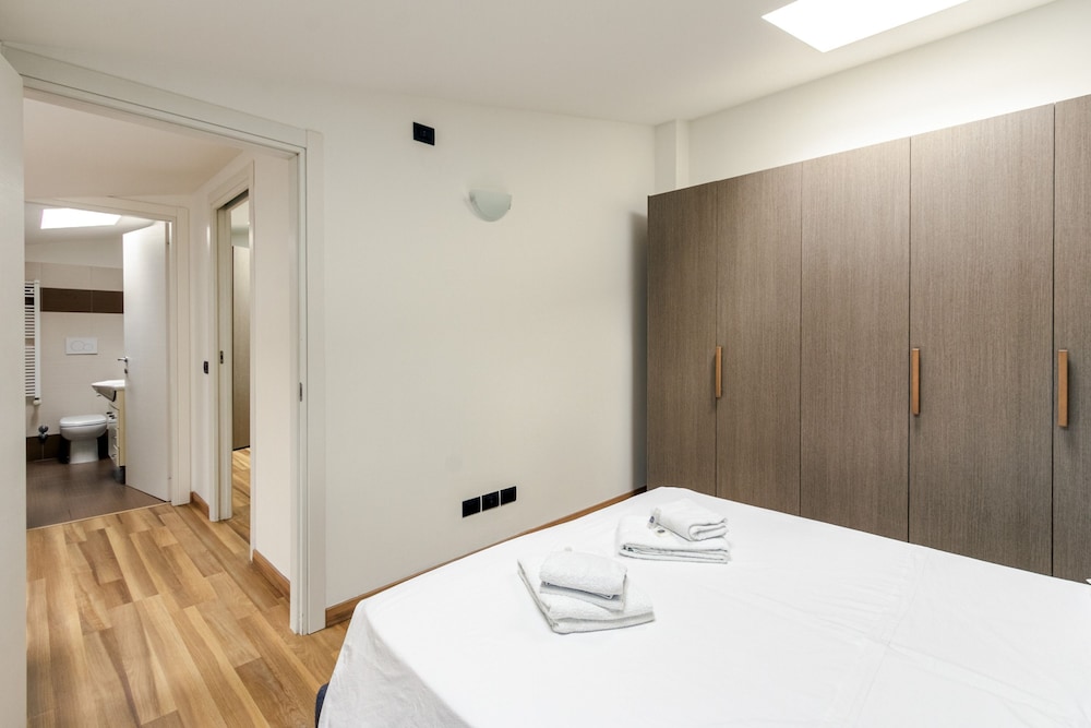 Candiani Building - Elegant 2-level Apartment With 3 Bedrooms