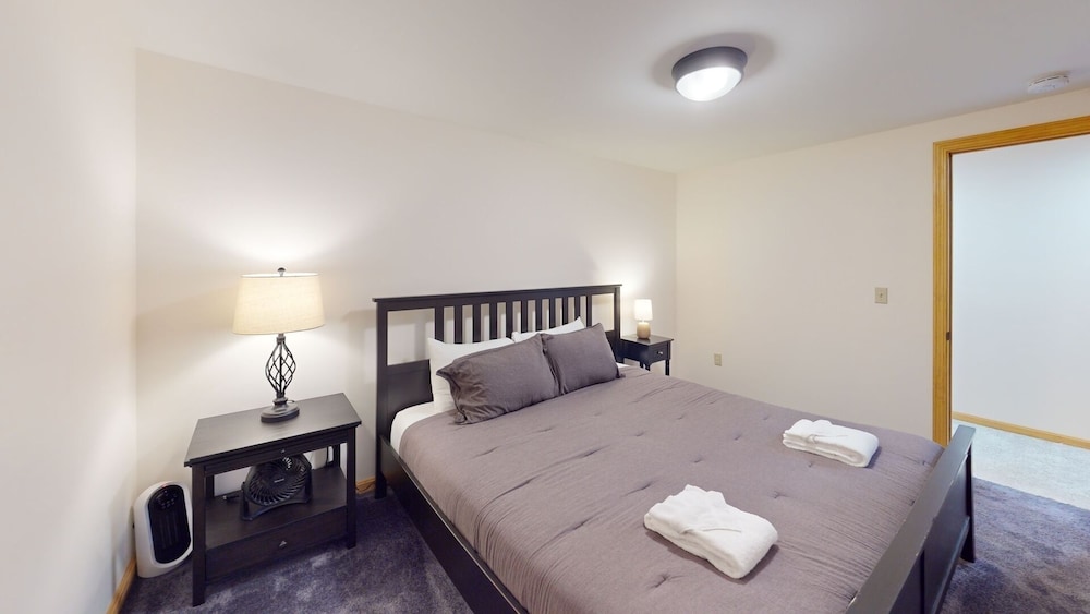 Beechwood 4 Bedroom Home by RedAwning view 5