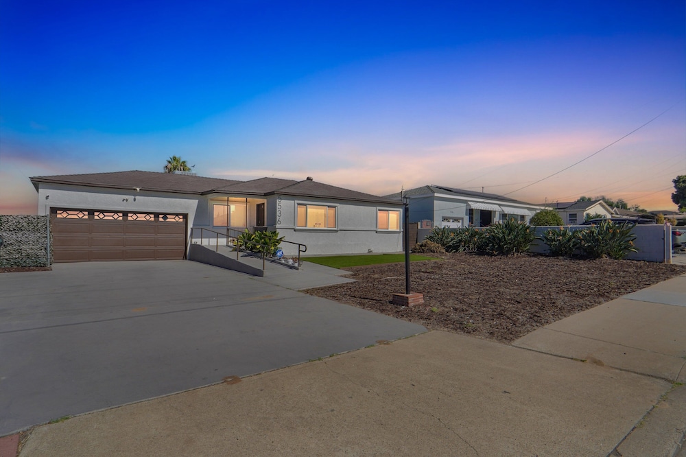 Relaxing Paradise Hills Retreat 4 Bedroom Home