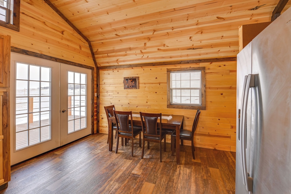 Near Hunting: Cozy Cabin w/ Deck in Grass Range!