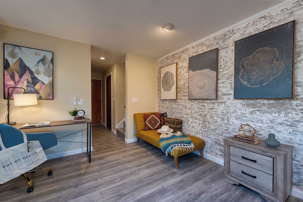 Mid-century Gem w/ Views, Hot Tub & Sunroom Lounge Red Rock Haven by Avantstay