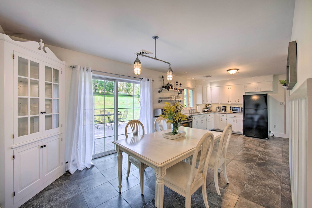 Cozy Kinzers Getaway w/ Furnished Deck, Grill view 5