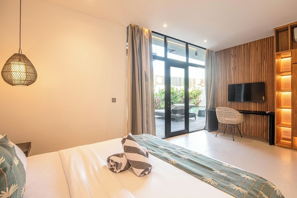 Opulent 6BR Villa, 400m From Canggus Golden Shore