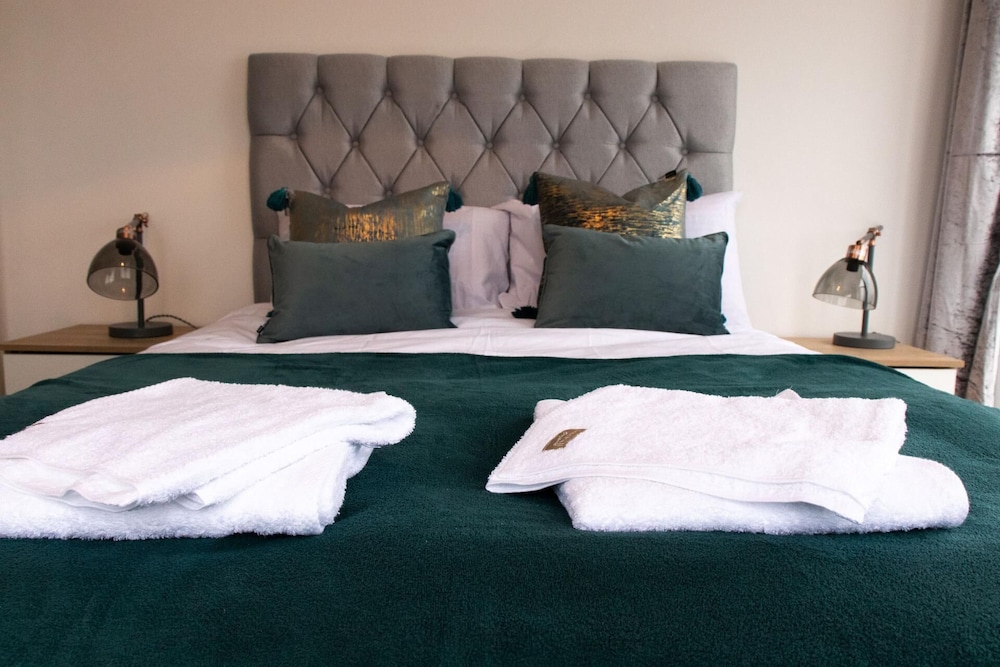 Livestay - 2bed Penthouse With Wrap Around Balcony view 4