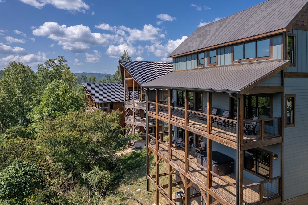 Raccoon Ridge Retreat - Gatlinburg Mountain Escape