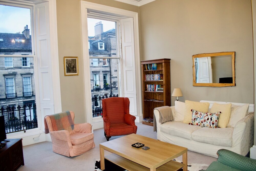 Grand New Town 2 Bedroom in Central Edinburgh
