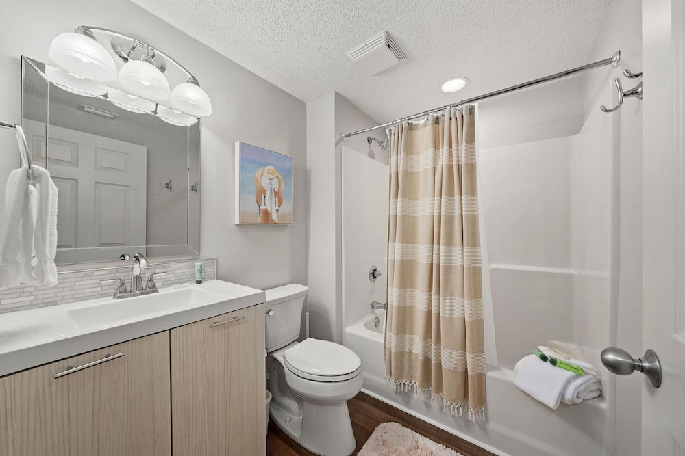 Majestic Beach Resort by Book That Condo