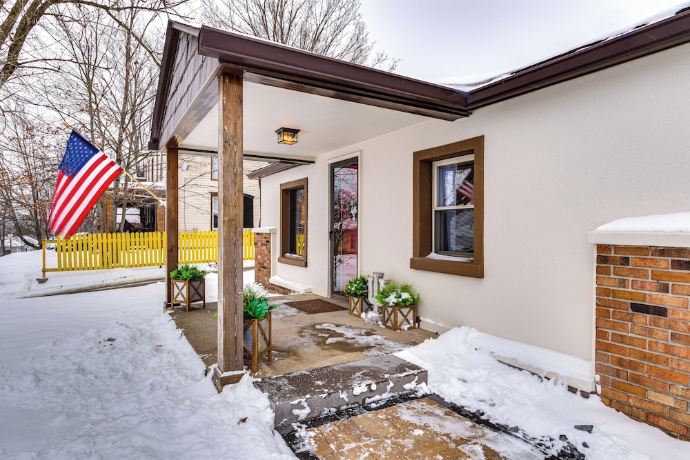 1 Mi to IU: Hoosier Home w/ Fire Pit & Fenced Yard