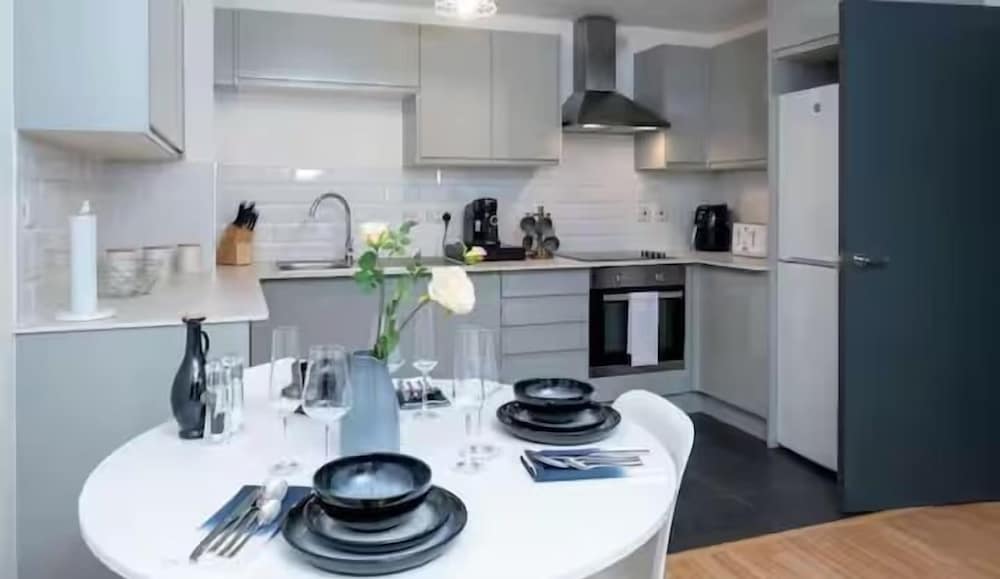 Gunwharf Quays Cozy Central Apartment