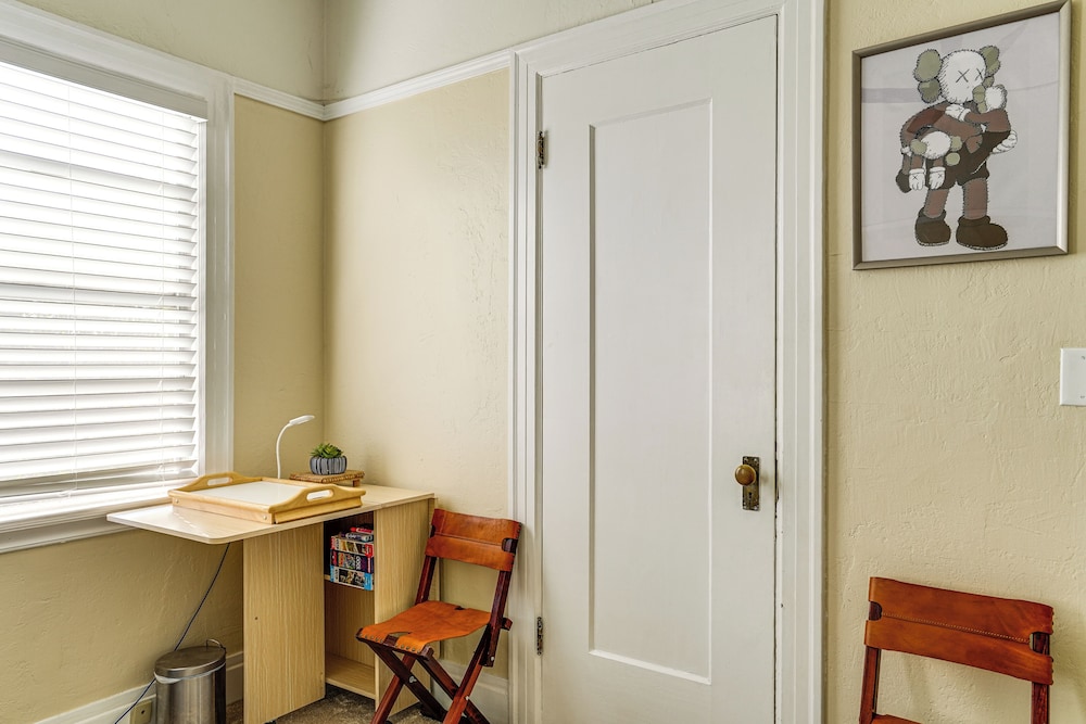 Pet-friendly Condo < 2 Mi to Alameda Beach!
