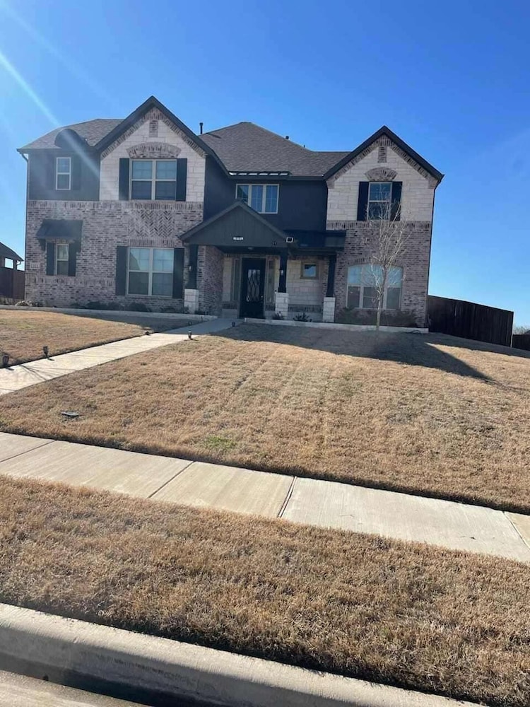 Spacious 2Br w/ Fireplace - Sleeps 4 - Bbq - Lake