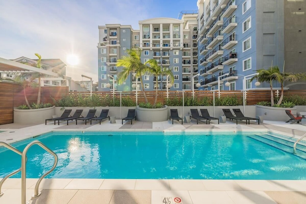 @ Marbella Lane - Sleek Corner Ocean View