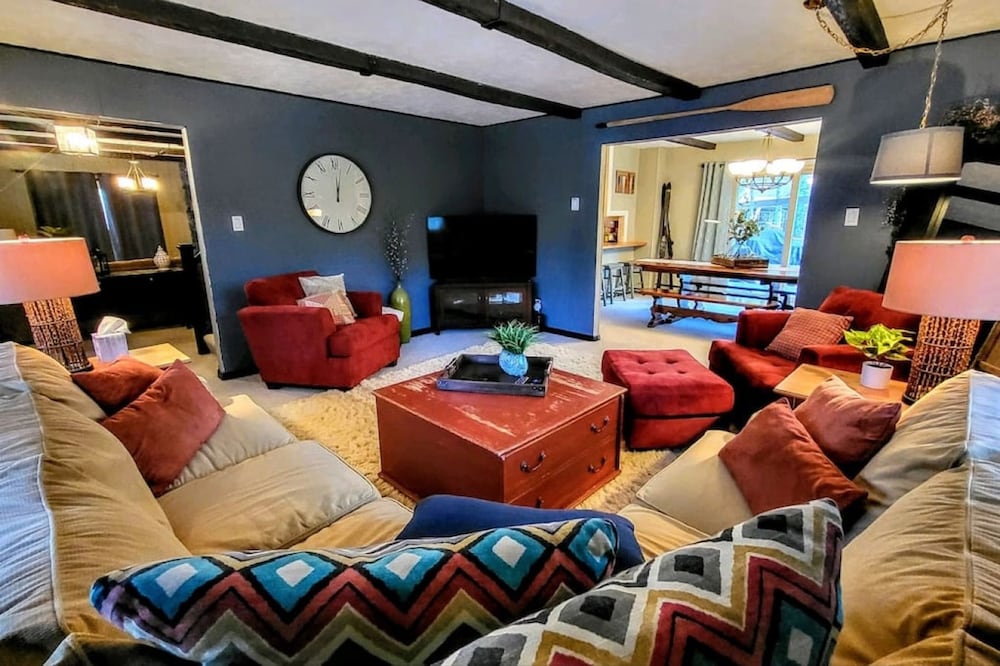 Double Diamond Lodge by Avantstay Group Escape w Firepit Patio Activities