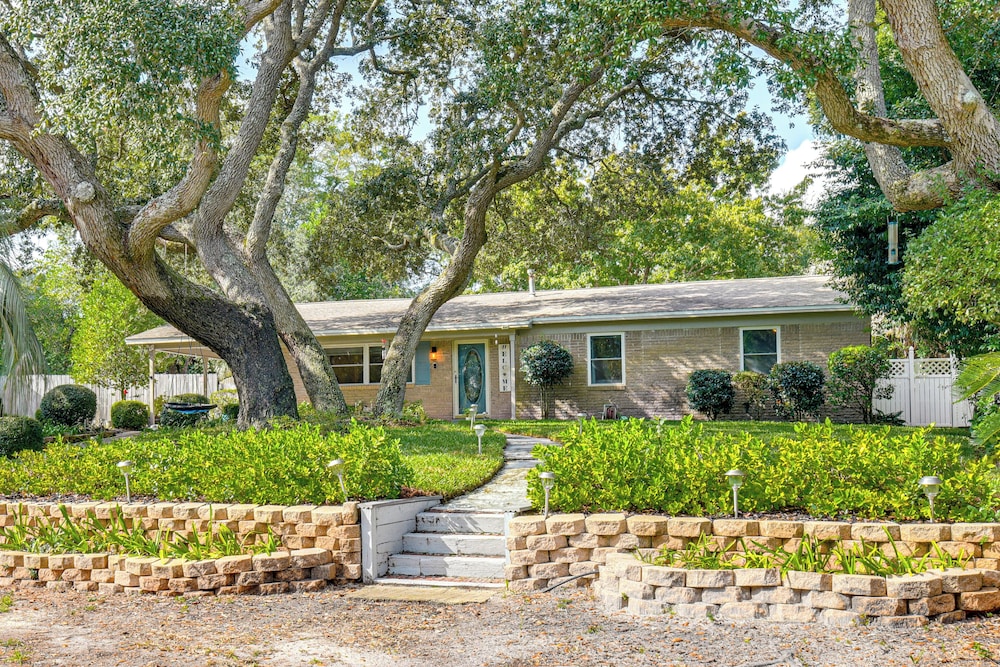 Spacious Home w/ Hot Tub in Fort Walton Beach!
