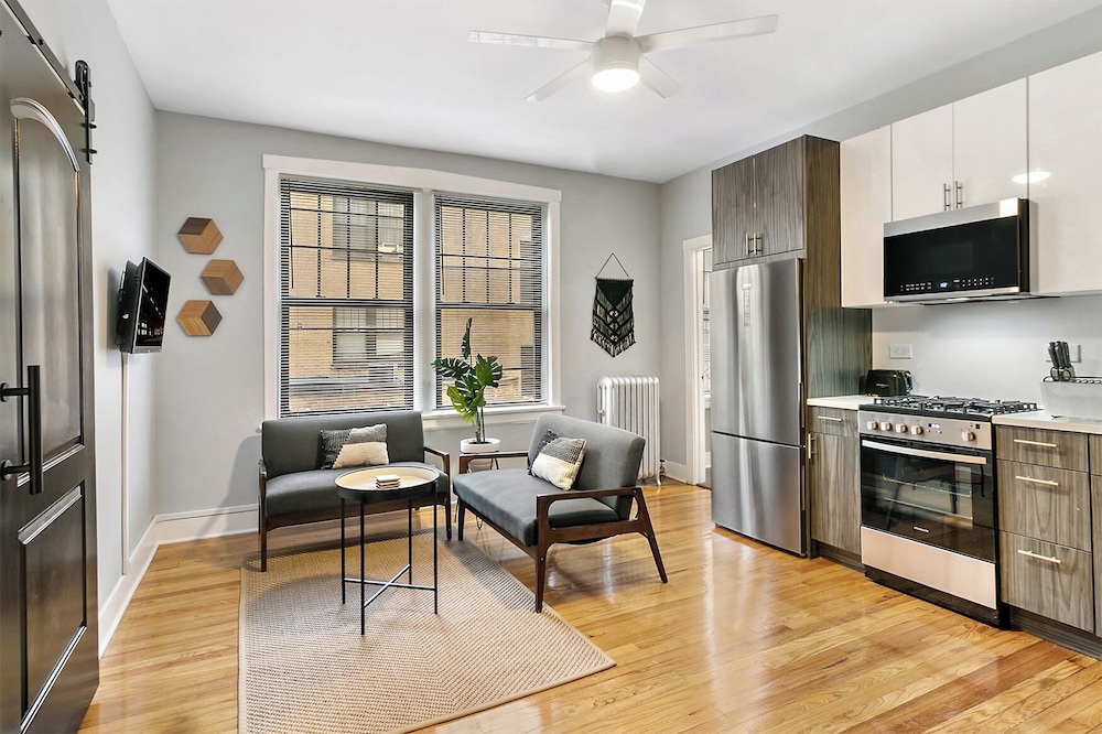 Lovely 1BR Apt - Belmont B3