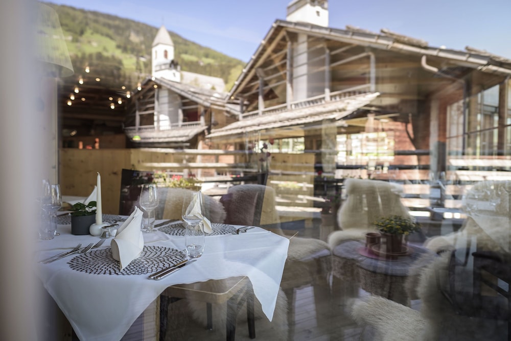 Post Alpina - Family Mountain Chalets