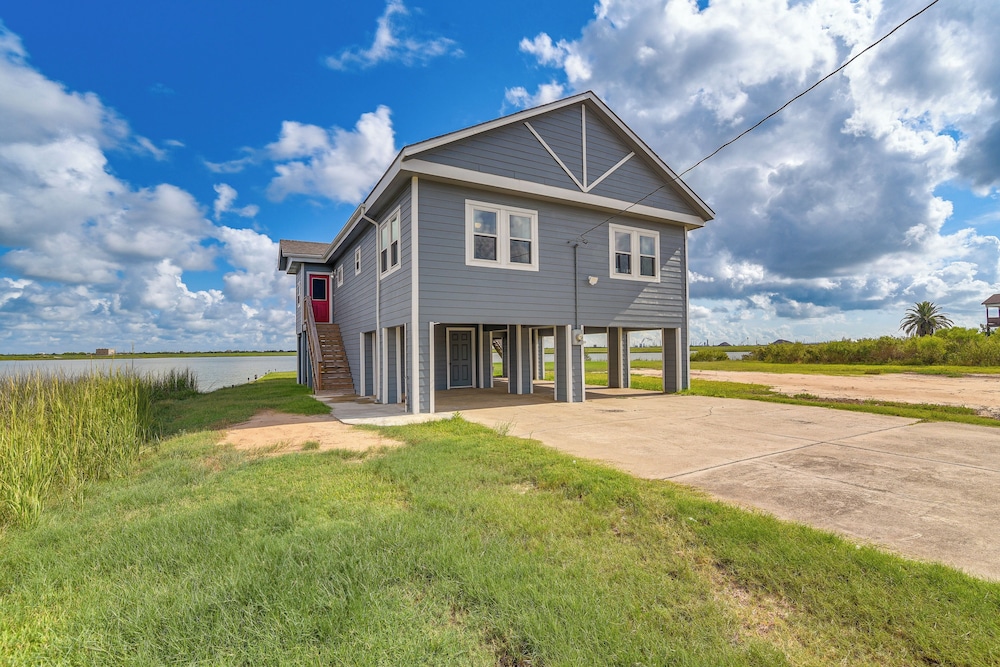 Private Home on Lagoon w/ Views in Hitchcock!