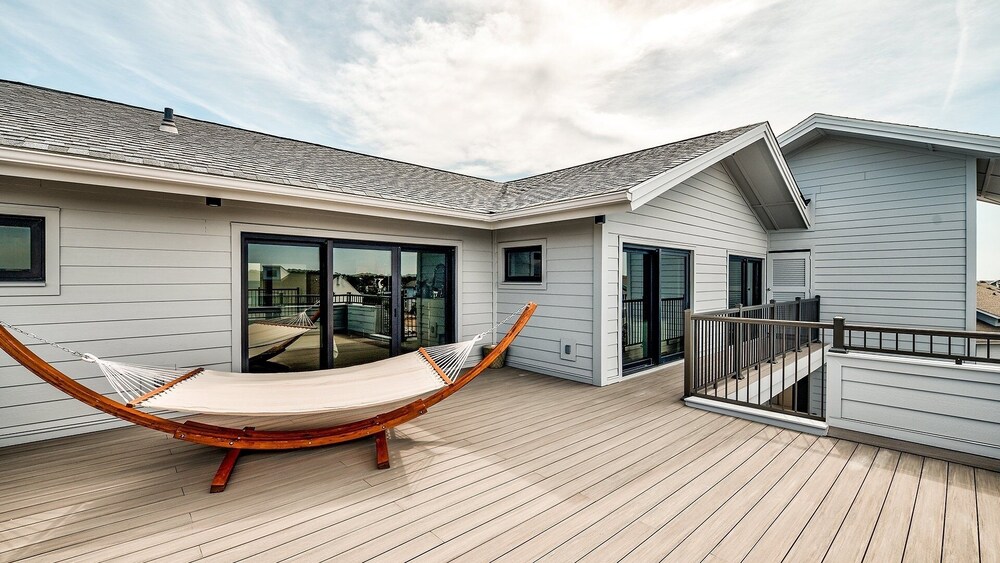 Penthouse Oceanfront Villa At Inlet Point On Litchfield Beach 3 Bedroom Condo by RedAwning