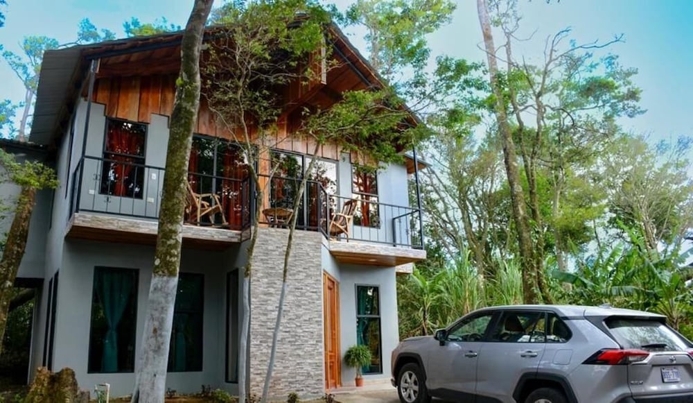 Hotel Cabañas Roca Verde Monteverde - Image 1