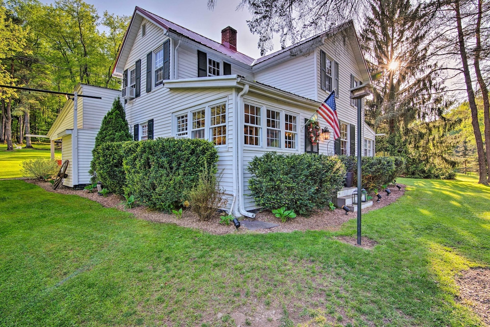 3-acre Lodge w/ Snowmobile & Four-wheeling Trails view 2