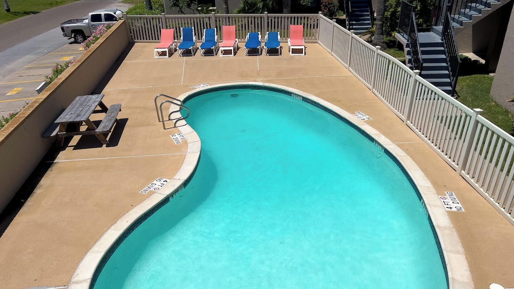 Island Condo - 1st Floor - Pool - Patio