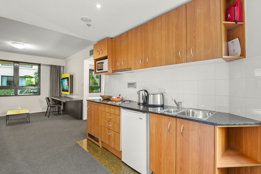 Contemporary 1-bed First Floor Unit With Pool