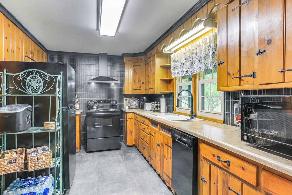 < 1 Mi to Raystown Lake: Family-friendly Cottage!