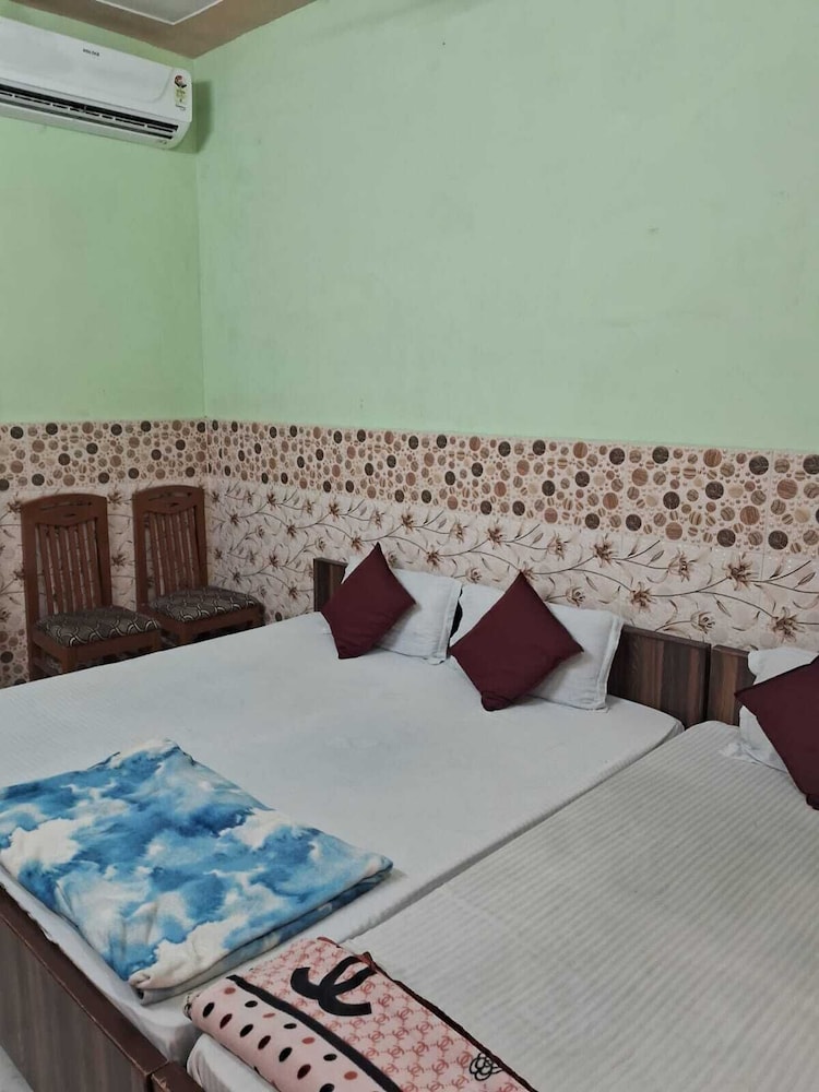 Maa Saraswati Atithi Bhavan