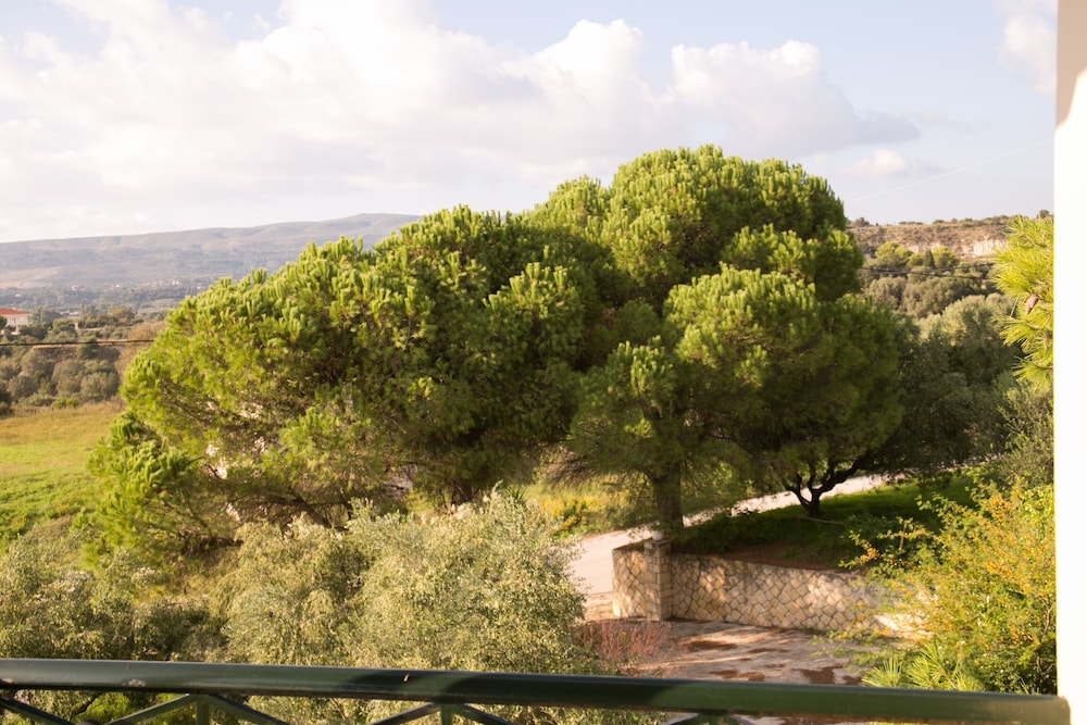 Almyros Studios & Apartments