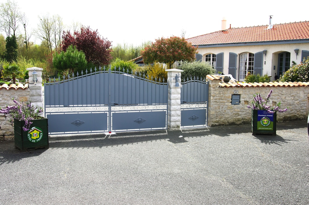 Chambre D'Hotes Le Lavoir view 4