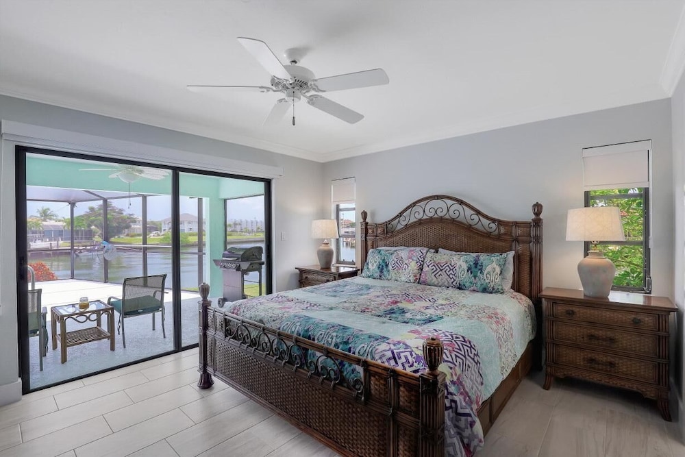 Pet-friendly Waterfront Home on key lot With View view 2