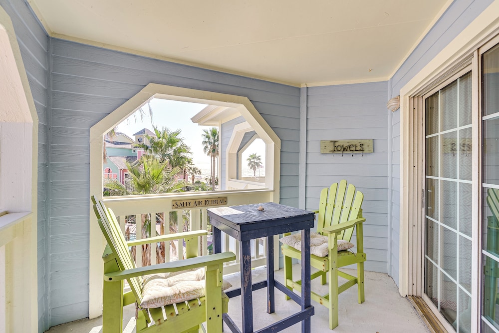 Walking Distance to Babe's Beach: Condo w/ Balcony