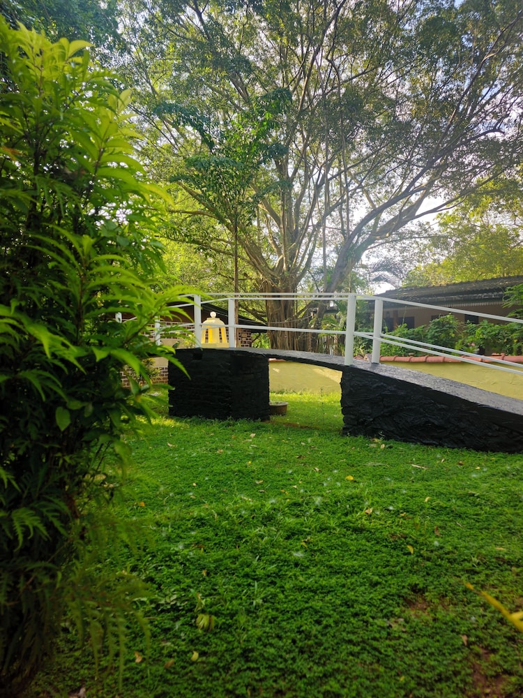 Udawalawe Safari VIllage By Plateeno