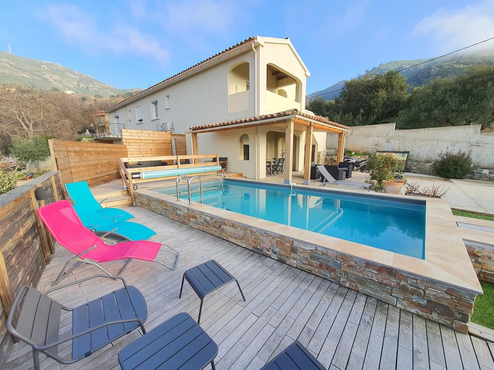 T3 Piscine Avec Jardin Proche St-florent