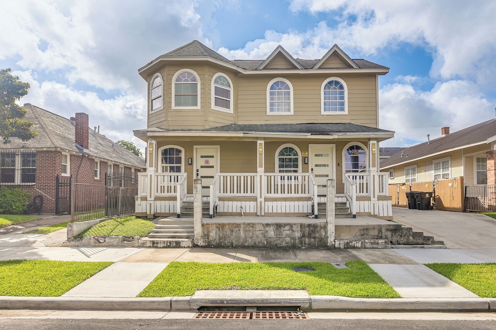 Walkable Apt 2 Mi to Dtwn: Houston Retreat!