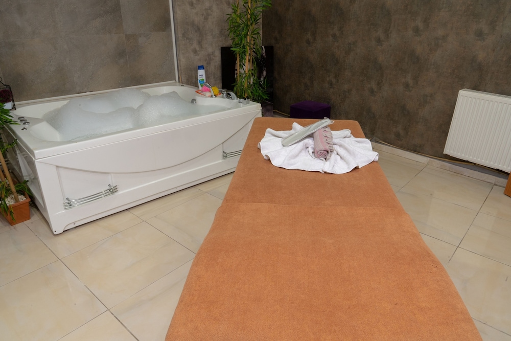 Loss Hotel - Image 56