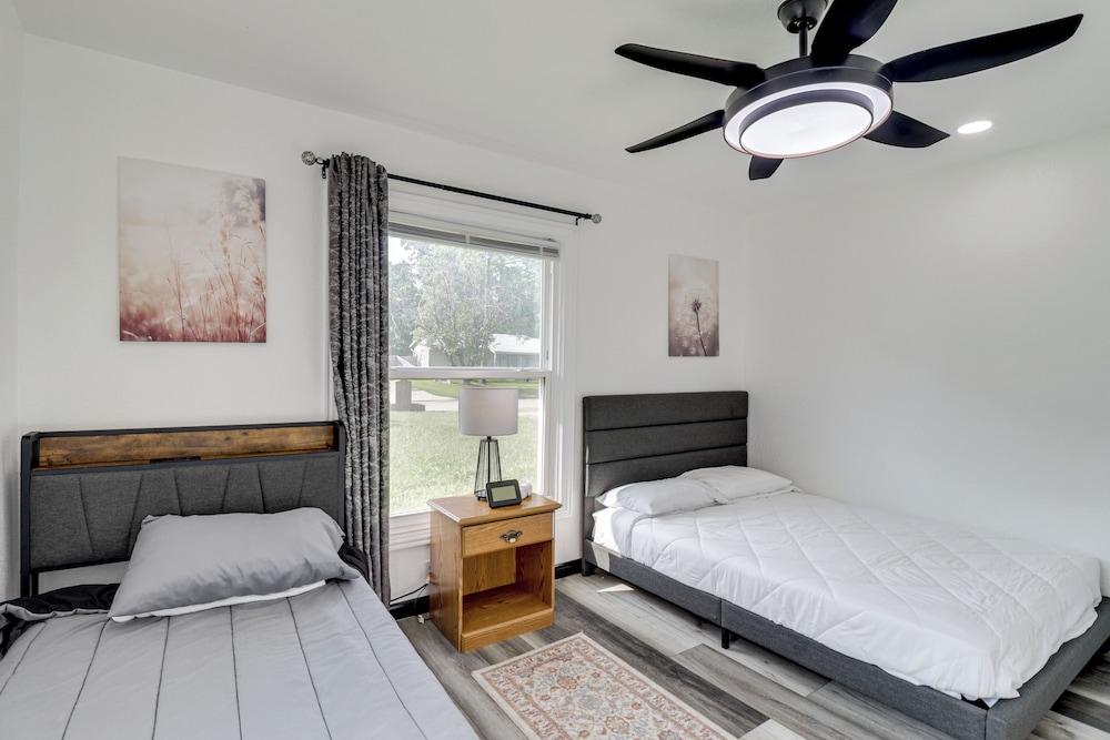 1 Mi to At&t Stadium: Family Home w/ Large Yard!