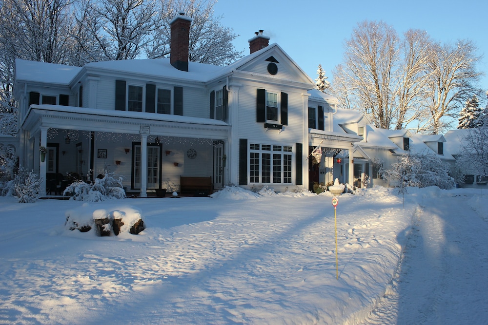 Lee Farm Inn