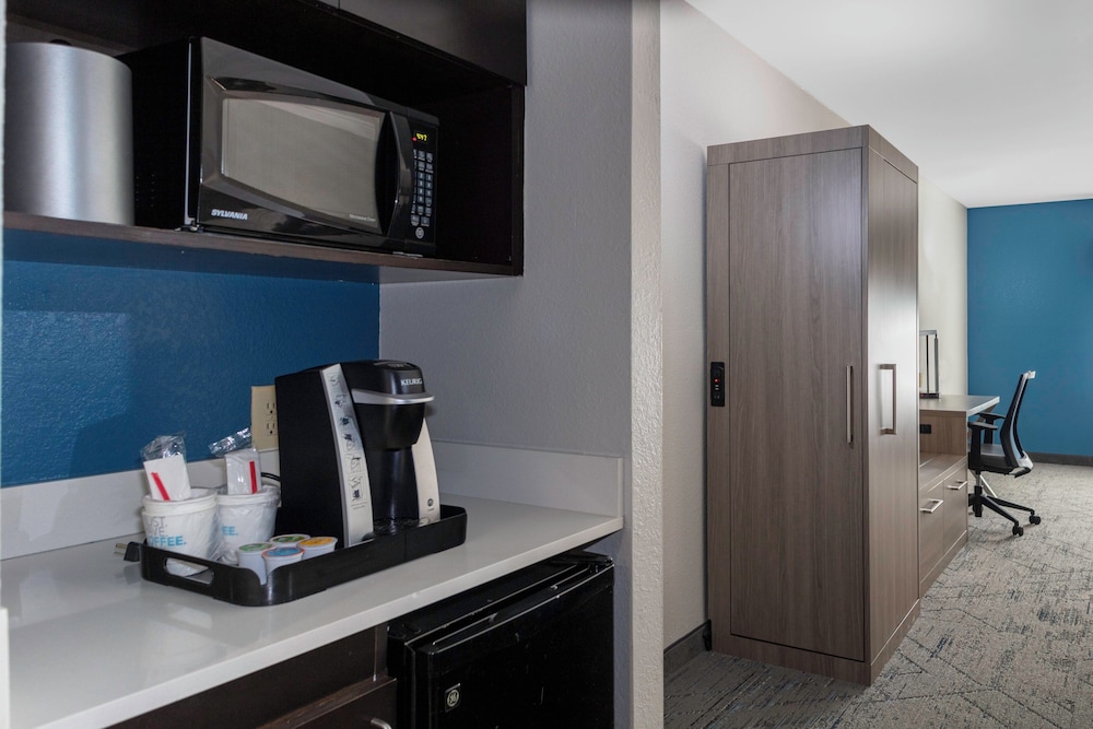 Roanoke Rapids Vacations - Holiday Inn Express  Suites Roanoke Rapids SE, an IHG Hotel - Property Image 40