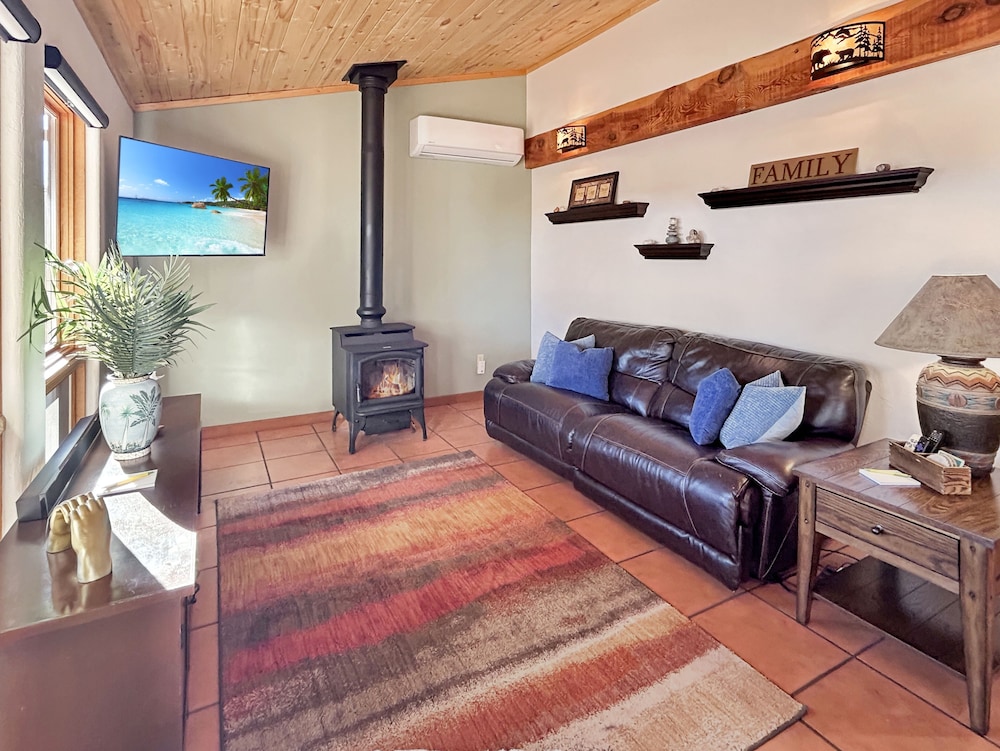 Whispering Deer Retreat 3 Bedroom Home