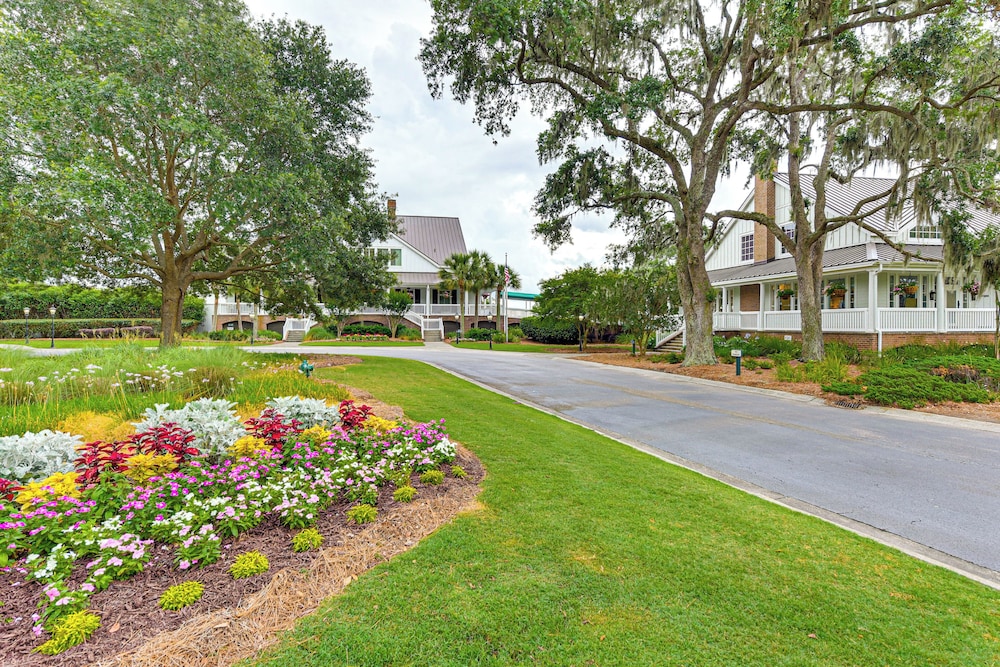 Golf, Swim & Unwind: Callawassie Island Hideaway!