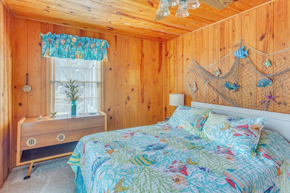 Walk to Ocean: Home w/ Deck in North Myrtle Beach