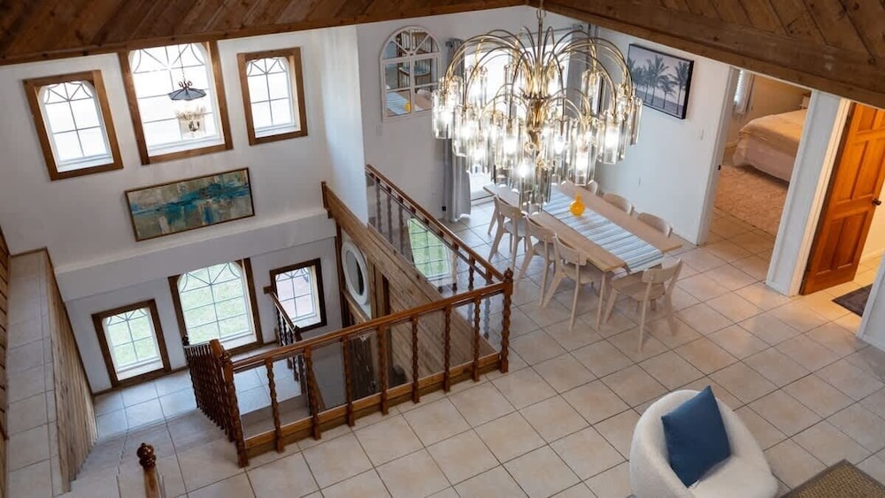 Fun Retro Island Vibe Sleeps 17 Beach 1 Block 4 Bedroom Home