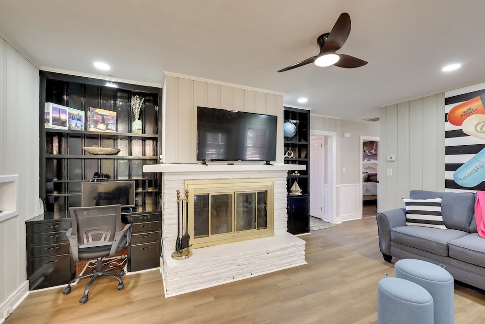 < 2 Mi to Ecu: Cozy Greenville Getaway w/ Porch!