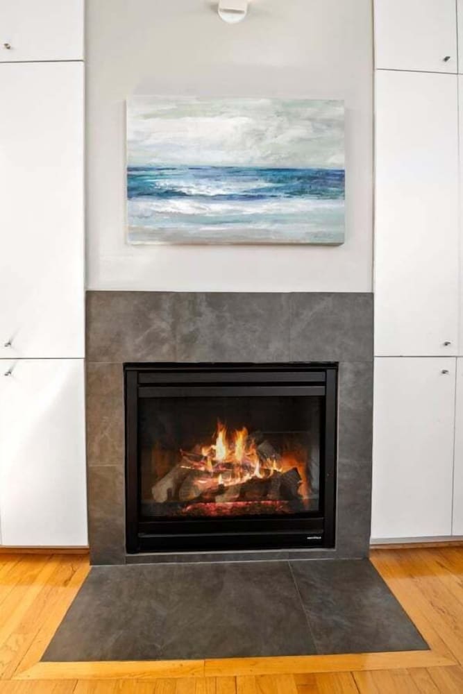 Modern Comfort In The Heart Of Museum District 3 Bedroom Townhouse