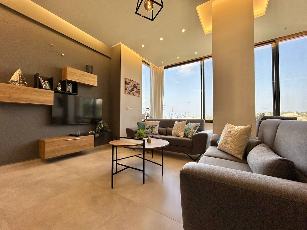 Vista 2-Bedroom Apartment in Batroun