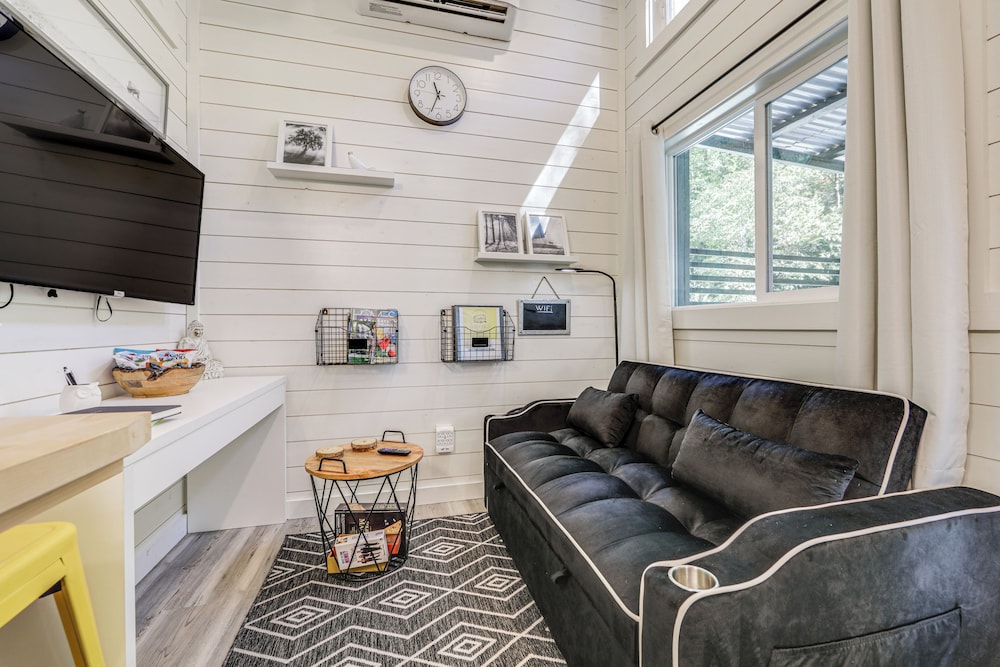 Blue Ridge Mountain Tiny Home: Escape to Nature!